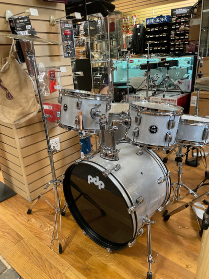 CENTERstage Drum Set, 5pc, 22" White Sparkle